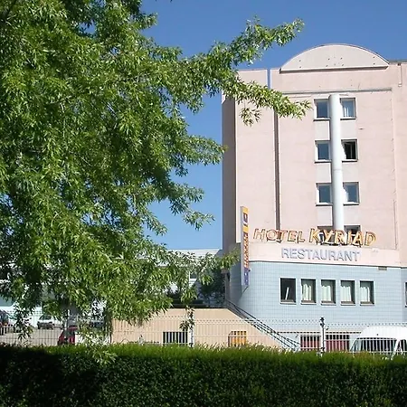 Kyriad Saint-etienne Centre מלון