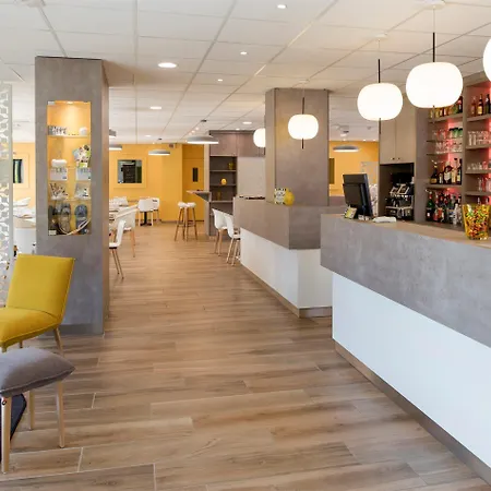 Kyriad Saint-etienne Centre מלון