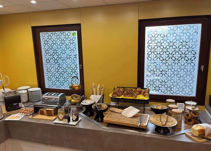Kyriad Saint-etienne Centre 3* סן-אטיין