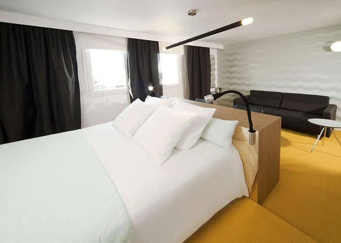 Kyriad Saint-etienne Centre מלון 3*