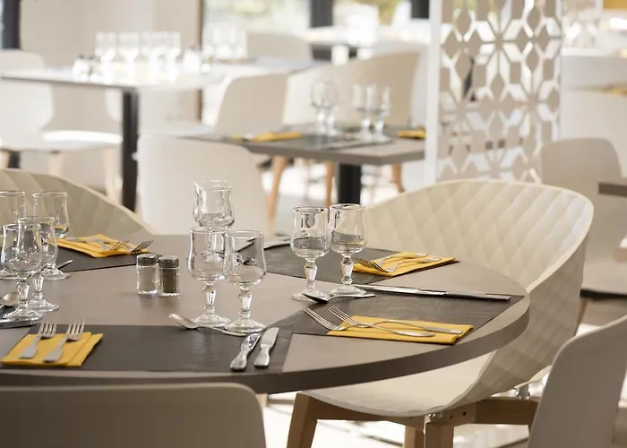Kyriad Saint-etienne Centre מלון 3*